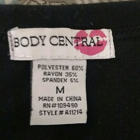 🌺Super cute flowy black with lace top - Picture 4 of 4